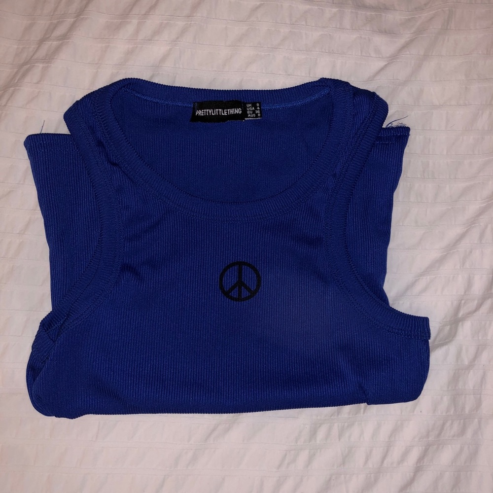 Ribbed peace top